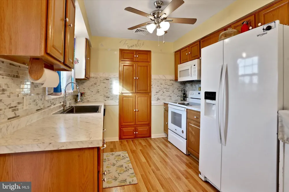 3269 Night in Gale Dr, Dover, PA 17315