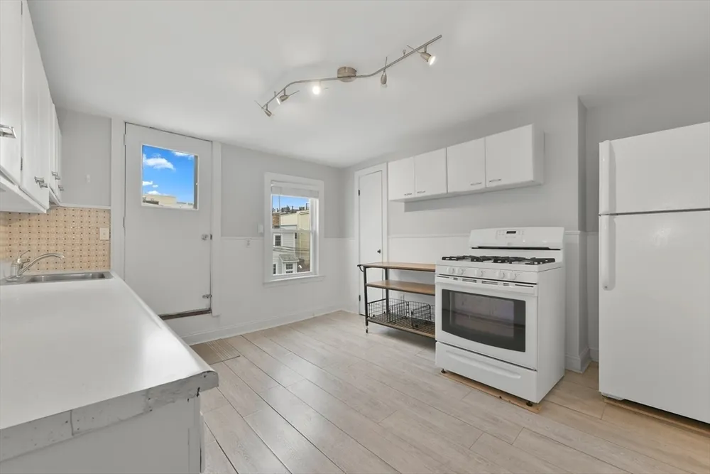29 Green St, Boston, MA 02129