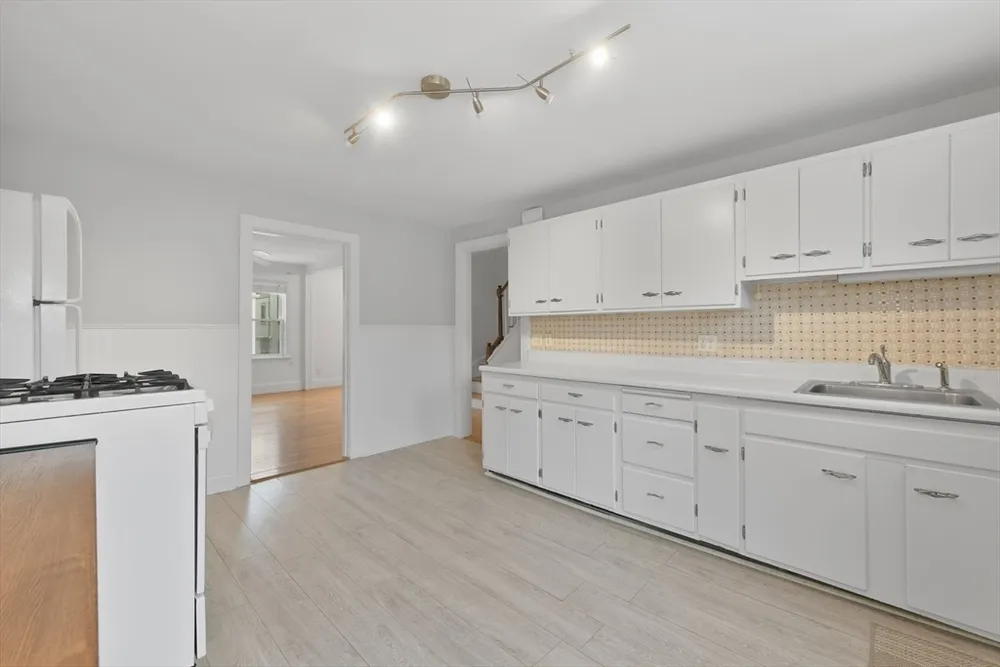 29 Green St, Boston, MA 02129