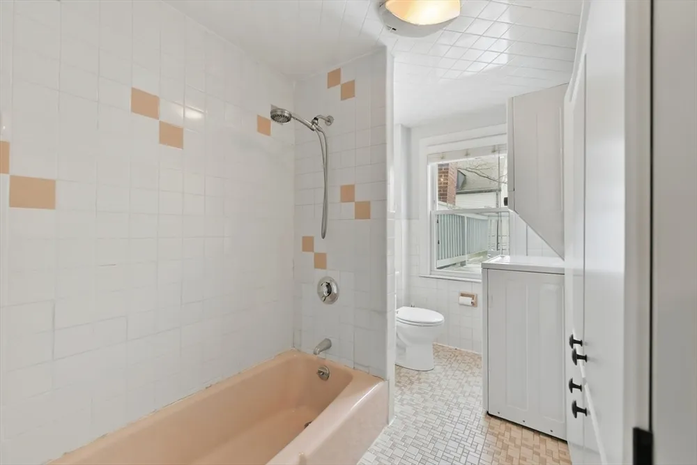29 Green St, Boston, MA 02129