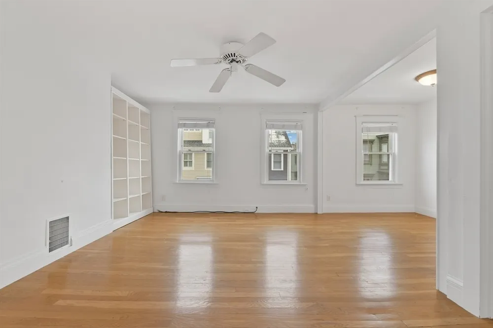 29 Green St, Boston, MA 02129