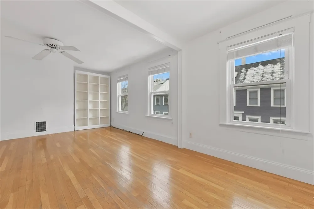 29 Green St, Boston, MA 02129