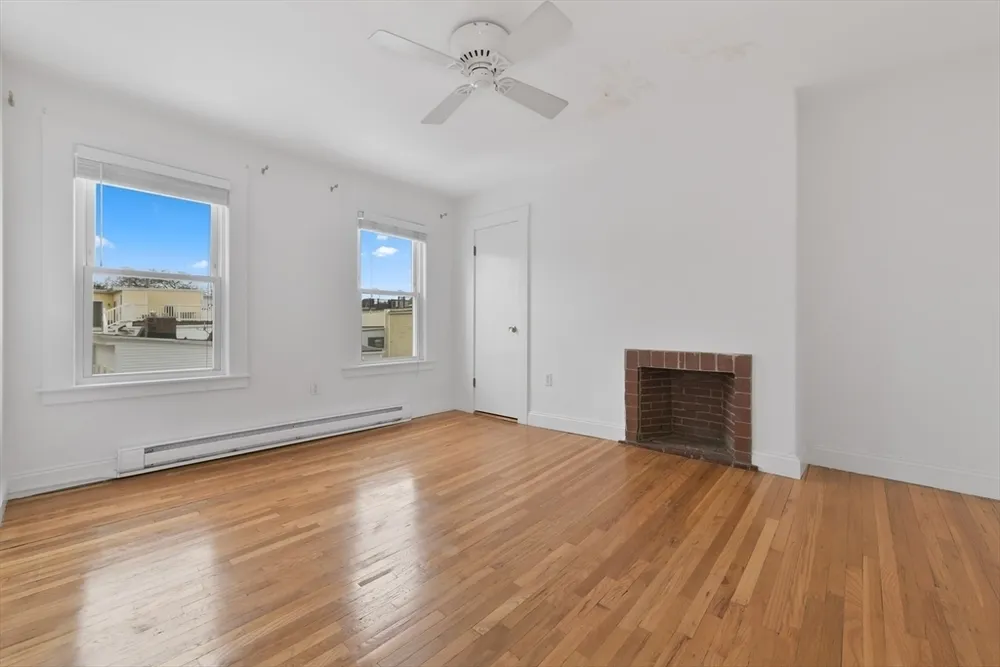 29 Green St, Boston, MA 02129