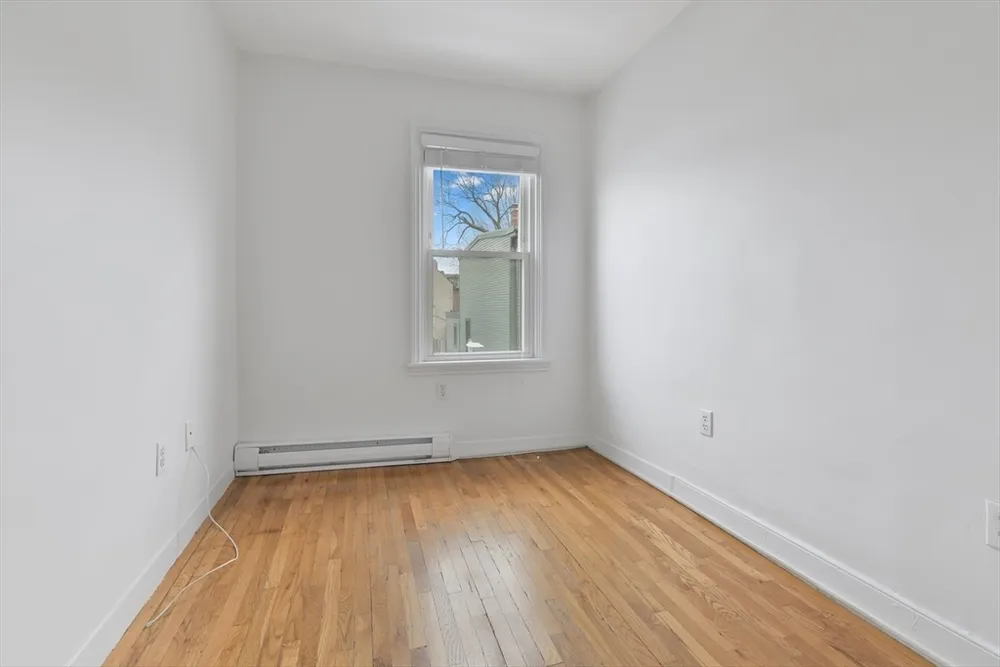 29 Green St, Boston, MA 02129