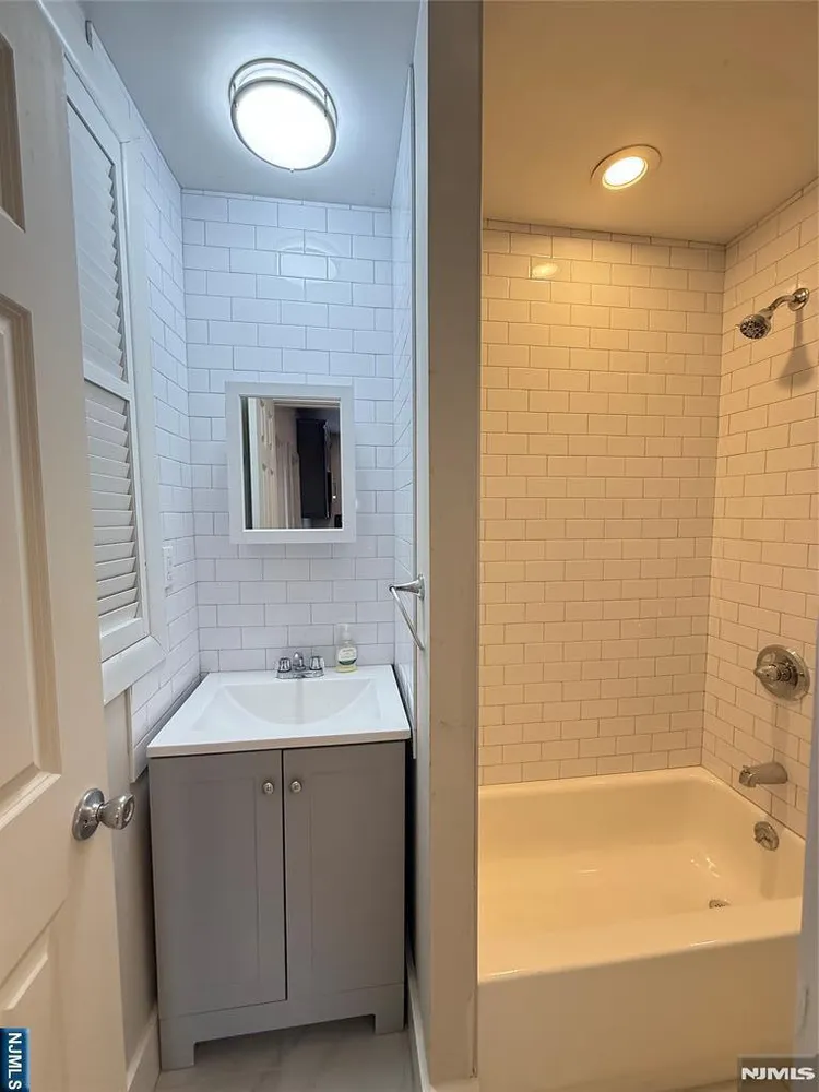 58 Market St, Garfield, NJ 07026