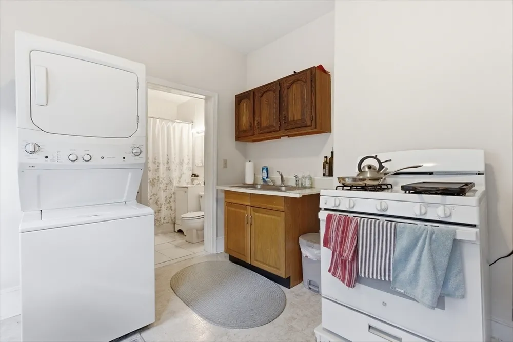 29 Green St, Boston, MA 02129