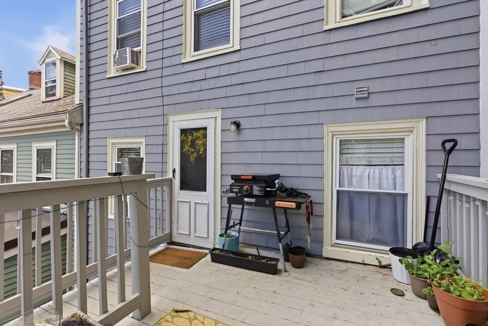 29 Green St, Boston, MA 02129