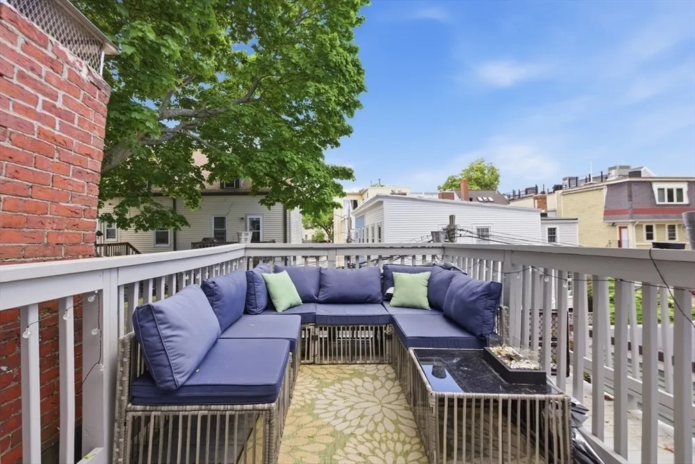 29 Green St, Boston, MA 02129