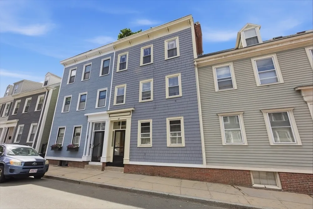 29 Green St, Boston, MA 02129