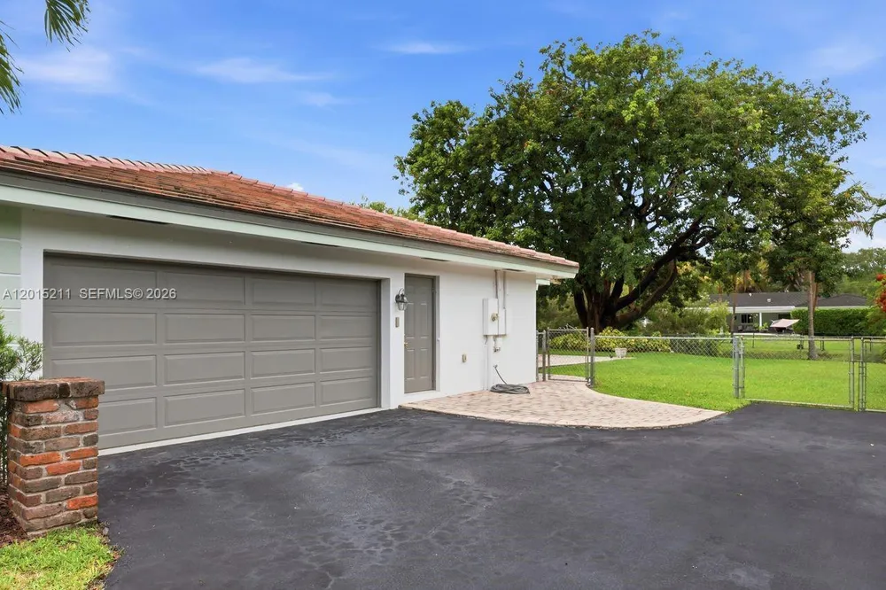 13060 SW 70th Ave, Pinecrest, FL 33156