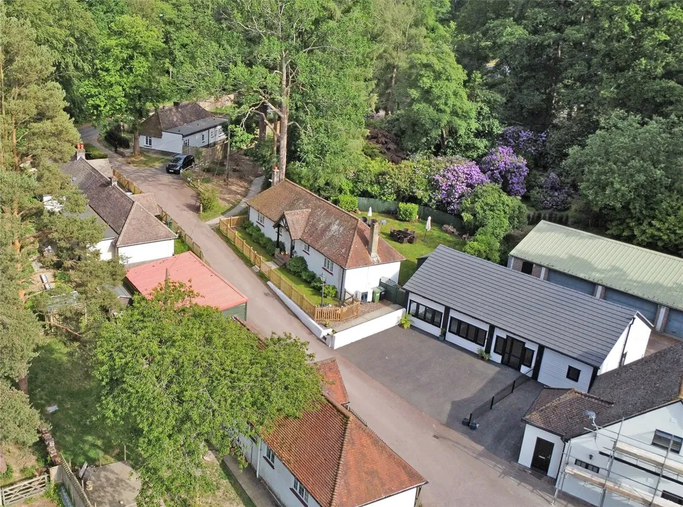 Property carousel item 4