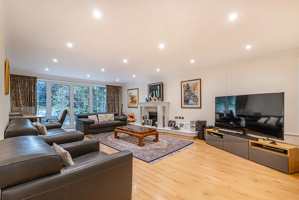 Lincoln Avenue, London, SW19
