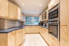 Lincoln Avenue, London, SW19 photo 4