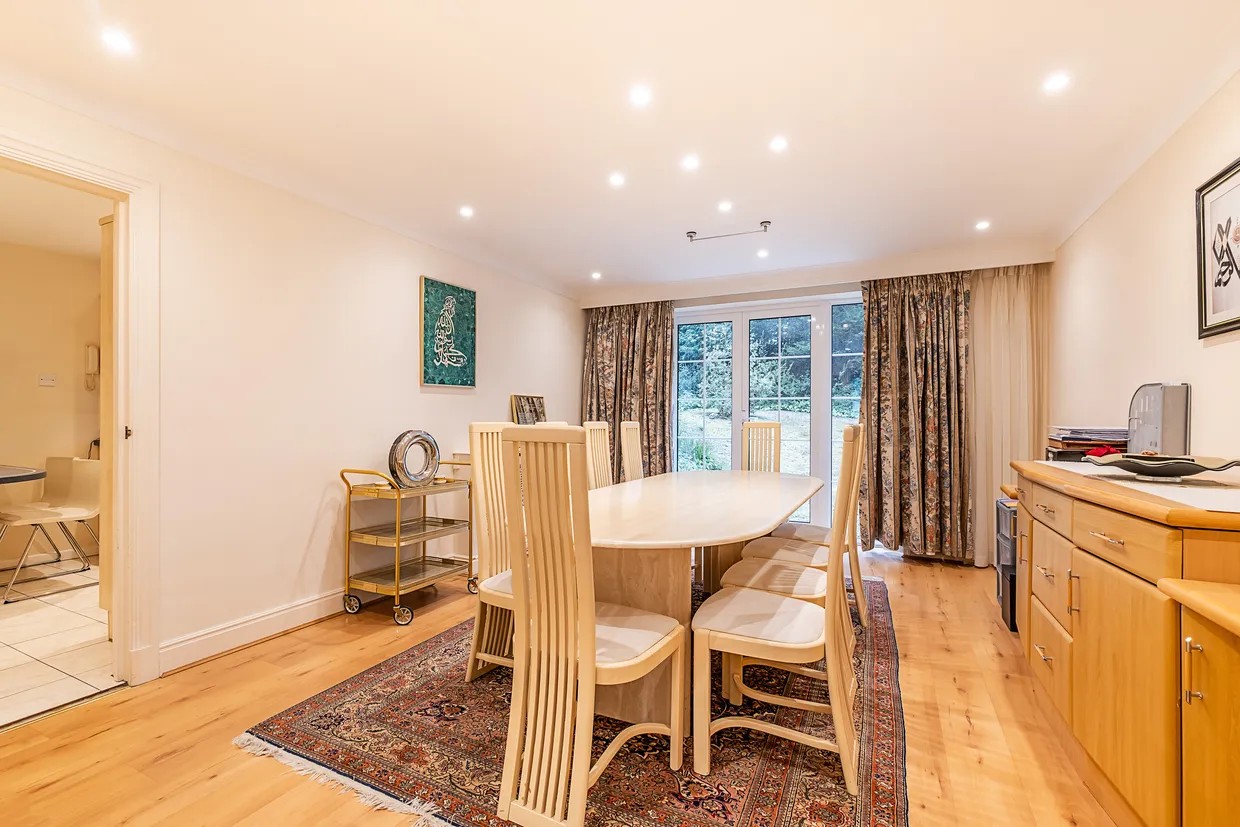 Lincoln Avenue, London, SW19 photo 9