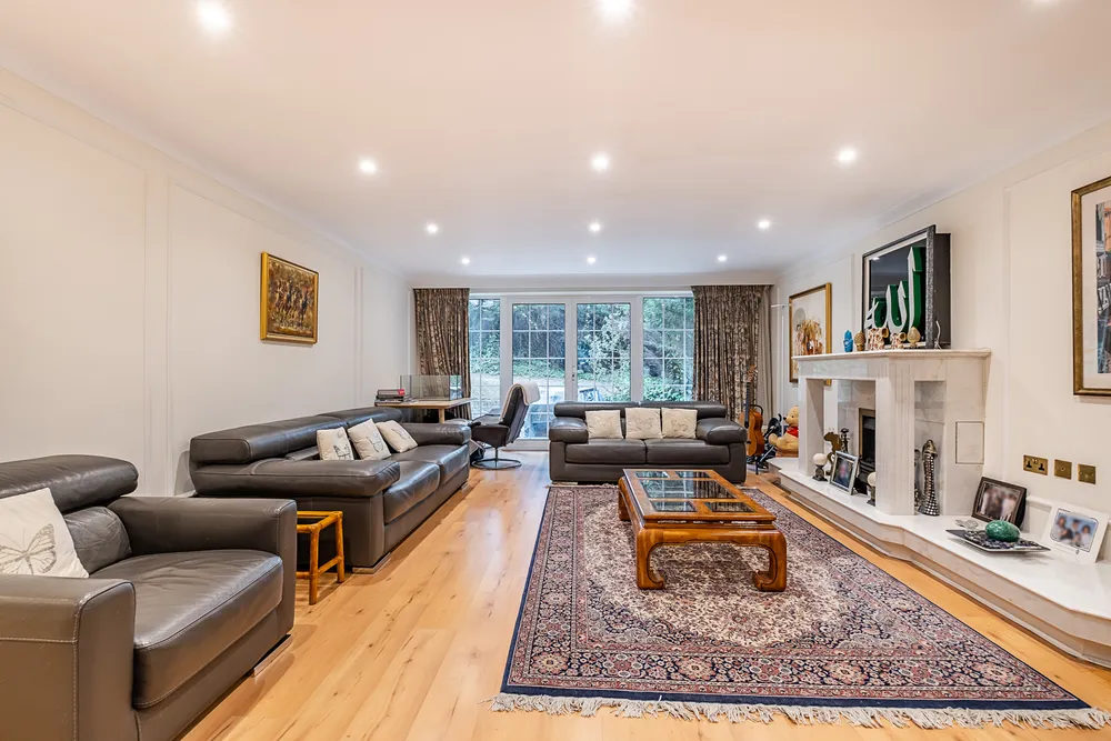 Lincoln Avenue, London, SW19