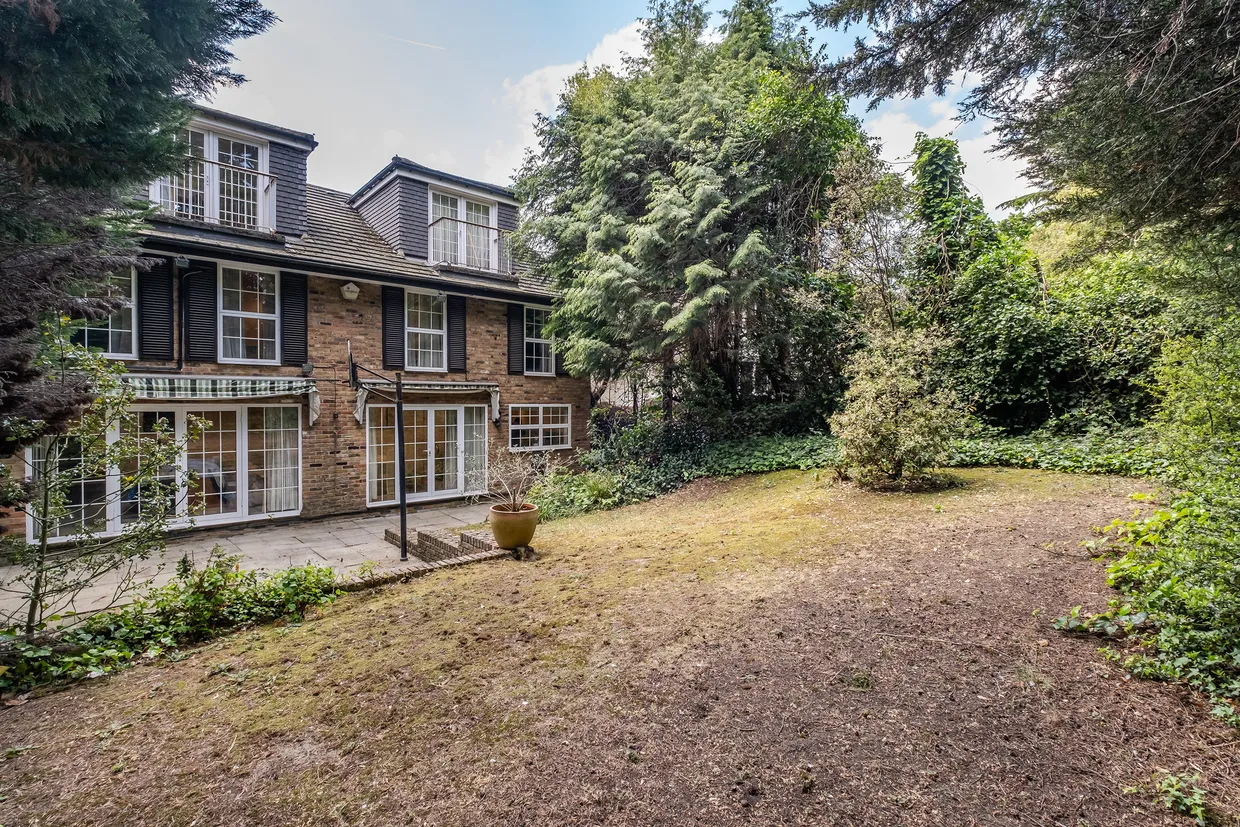 Lincoln Avenue, London, SW19 photo 12