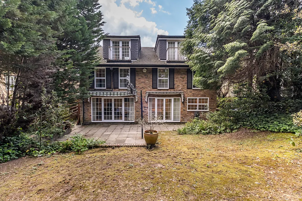 Lincoln Avenue, London, SW19