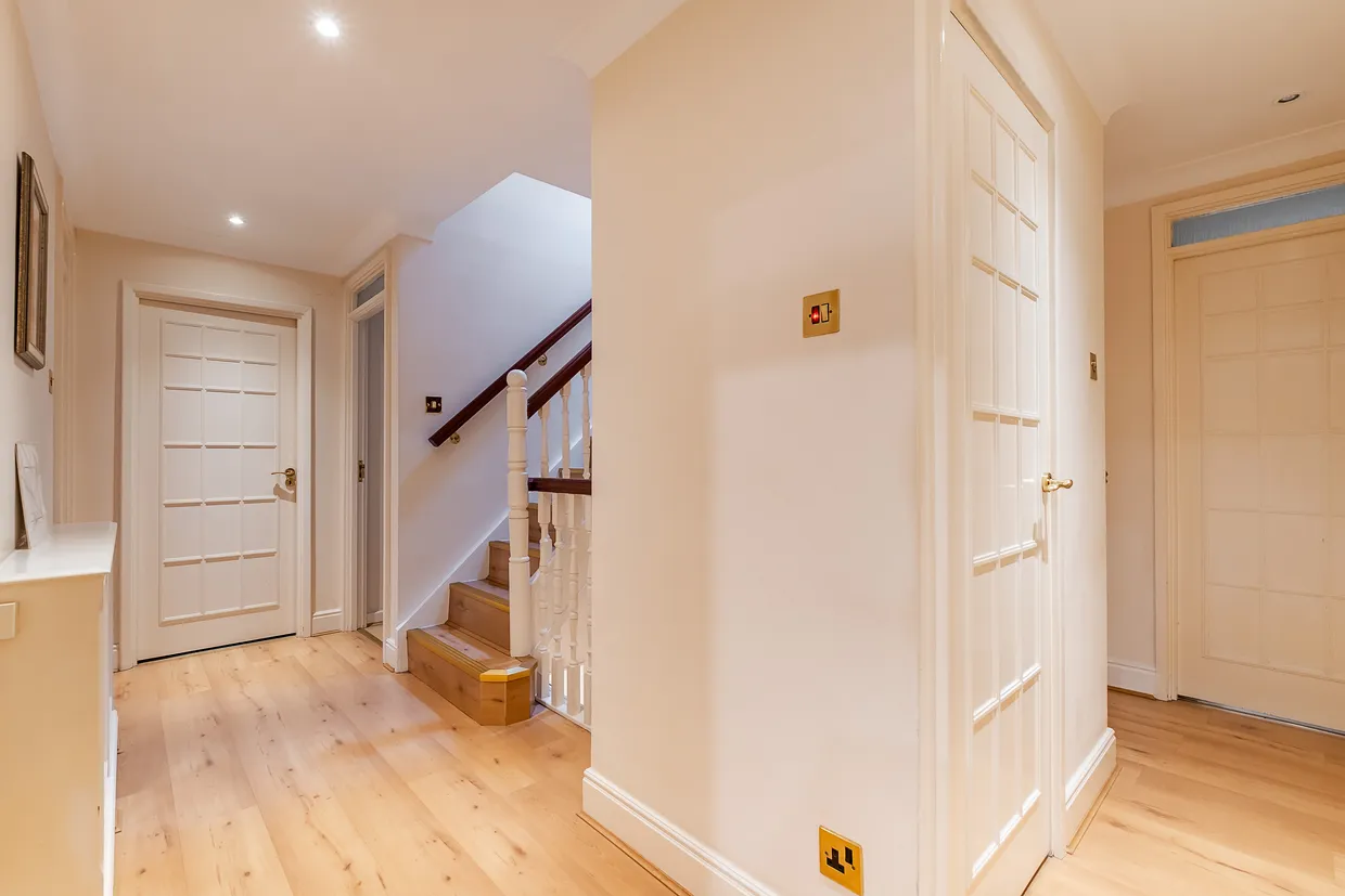 Lincoln Avenue, London, SW19 photo 15
