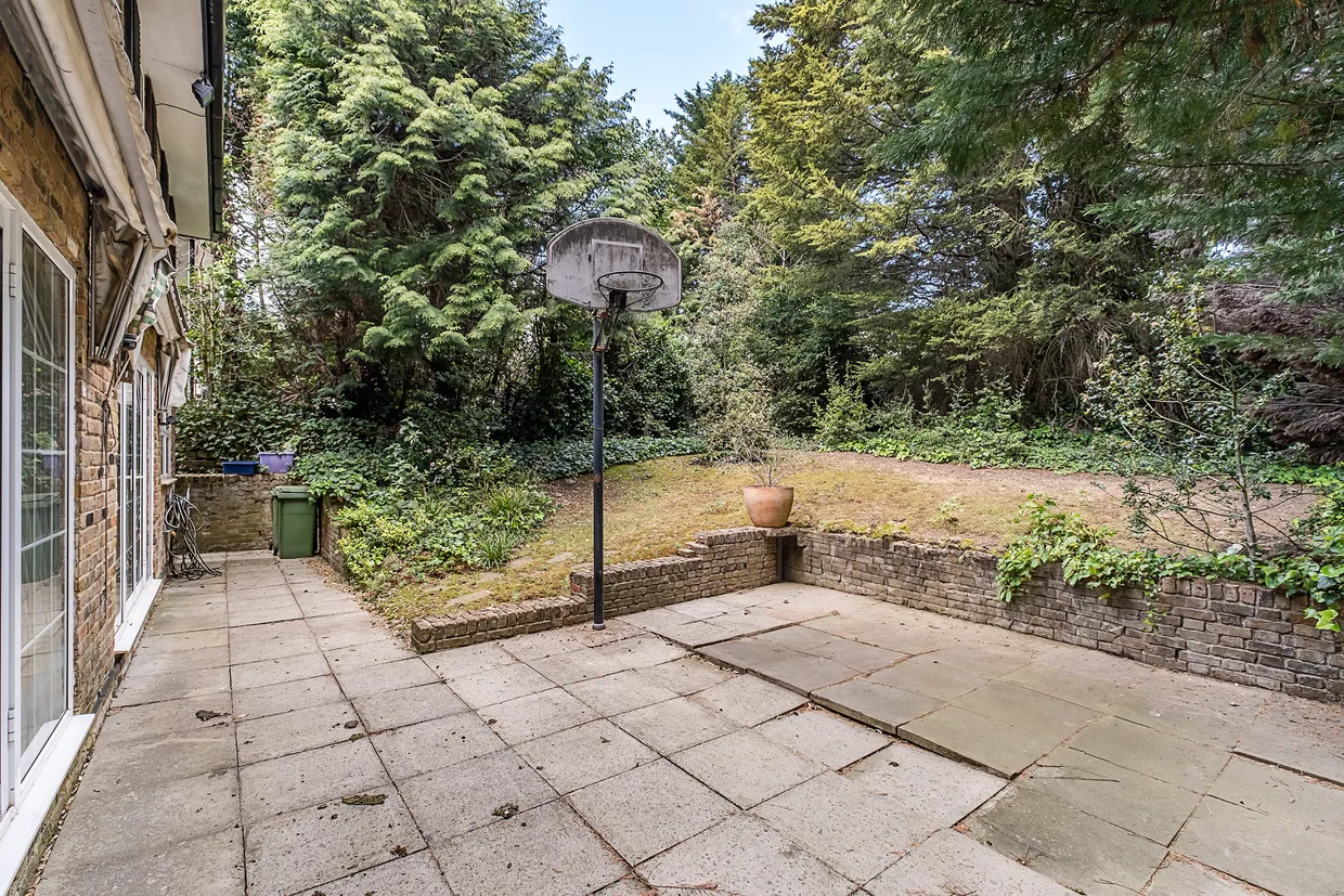 Lincoln Avenue, London, SW19 photo 16