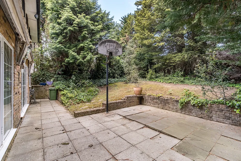 Lincoln Avenue, London, SW19 photo 16