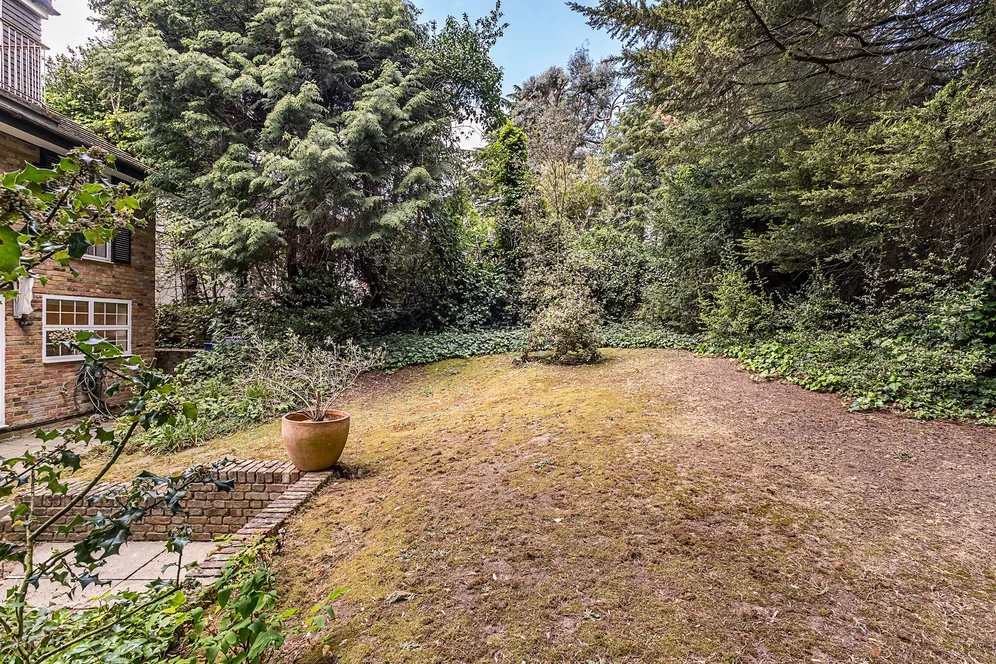 Lincoln Avenue, London, SW19 photo 17