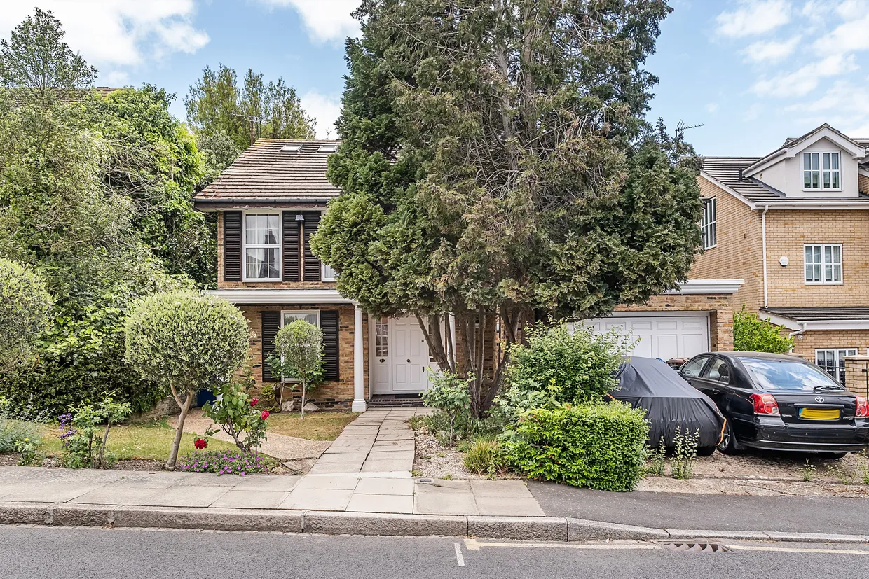 Lincoln Avenue, London, SW19 photo 20