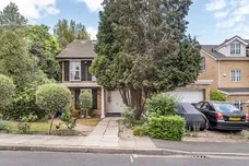 Lincoln Avenue, London, SW19 photo 20