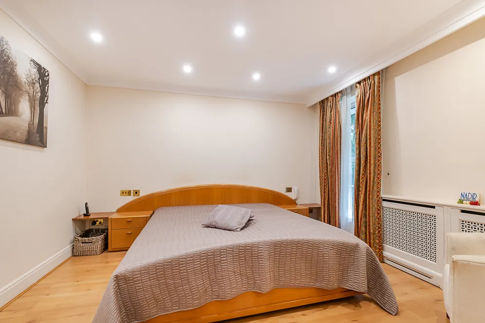Lincoln Avenue, London, SW19 photo 31