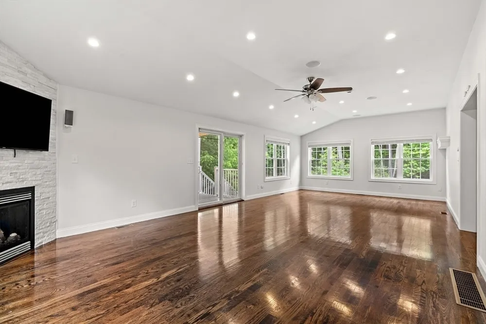 24 Bartlett Ave, Chelmsford, MA 01824
