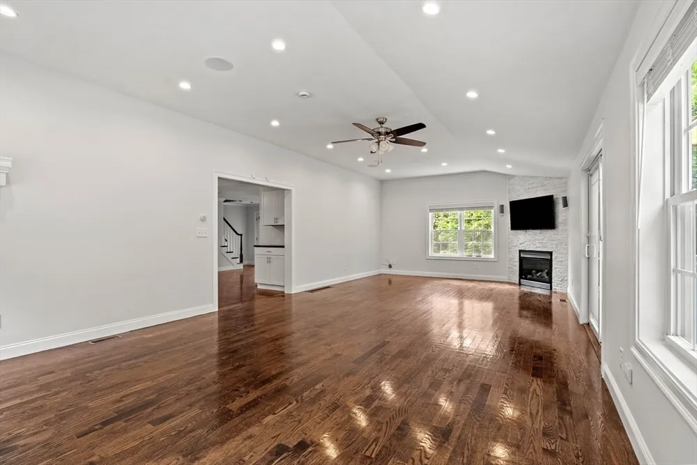 24 Bartlett Ave, Chelmsford, MA 01824