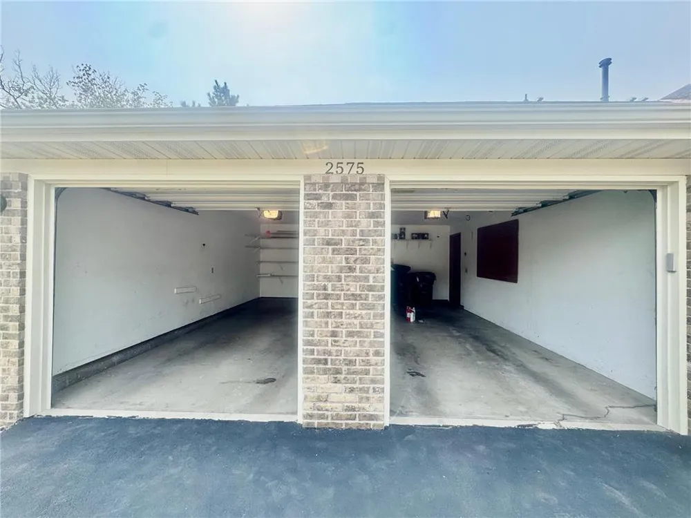 2575 Heritage Dr, Mendota Heights, MN 55120