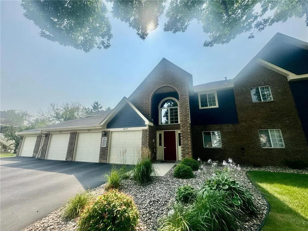 2575 Heritage Dr, Mendota Heights, MN 55120