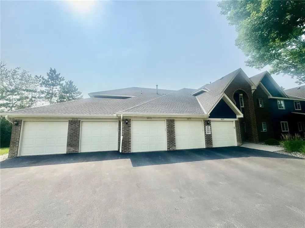 2575 Heritage Dr, Mendota Heights, MN 55120