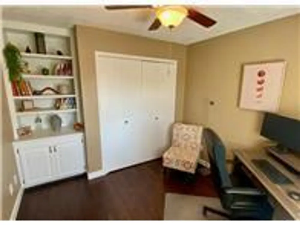 2575 Heritage Dr, Mendota Heights, MN 55120