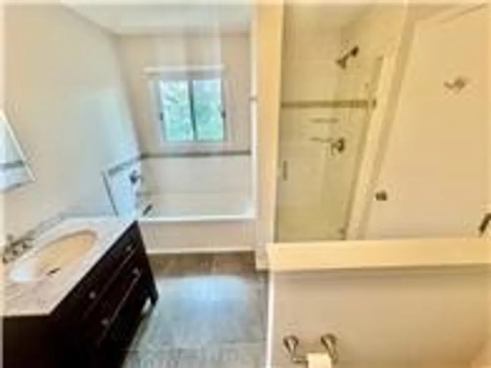 2575 Heritage Dr, Mendota Heights, MN 55120