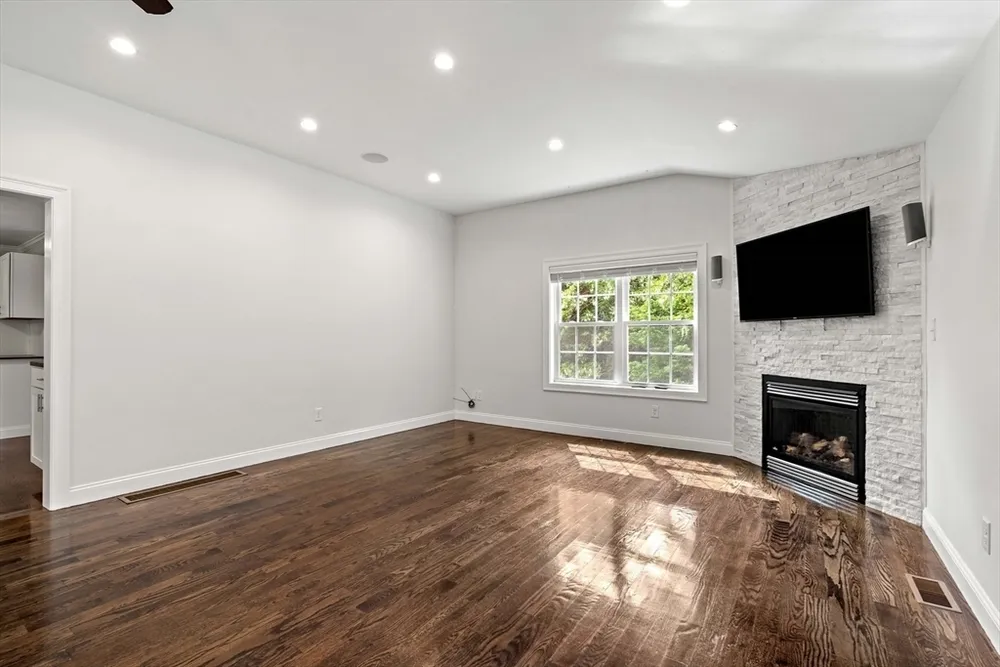 24 Bartlett Ave, Chelmsford, MA 01824