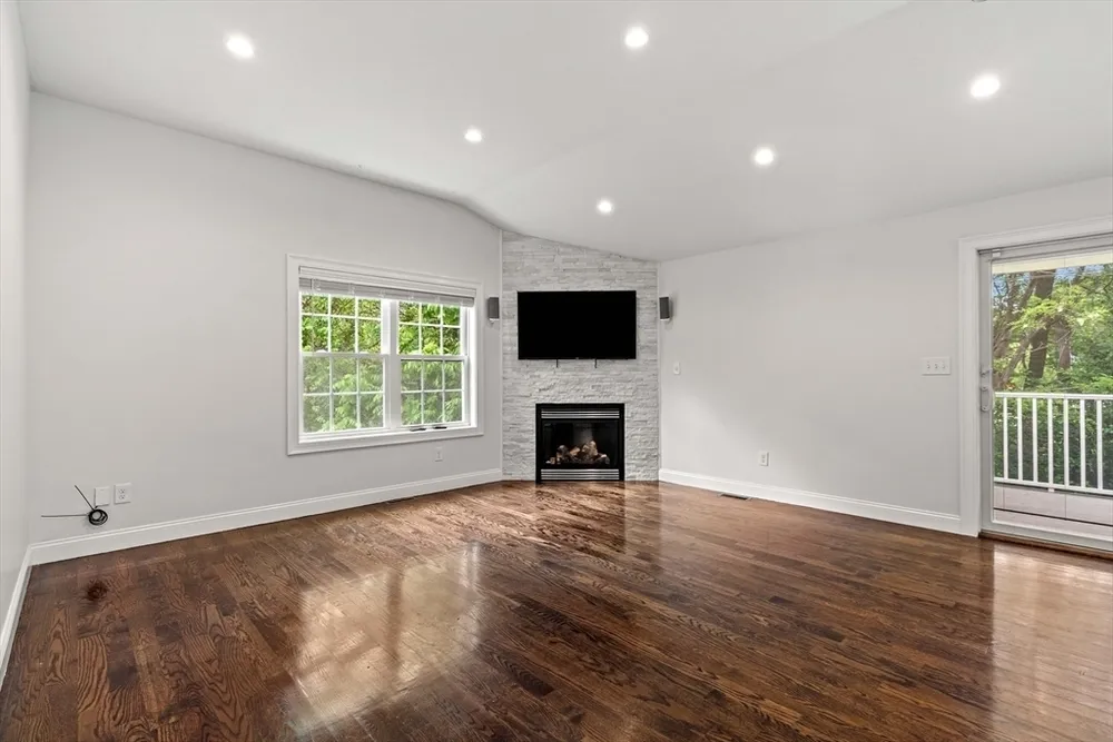 24 Bartlett Ave, Chelmsford, MA 01824