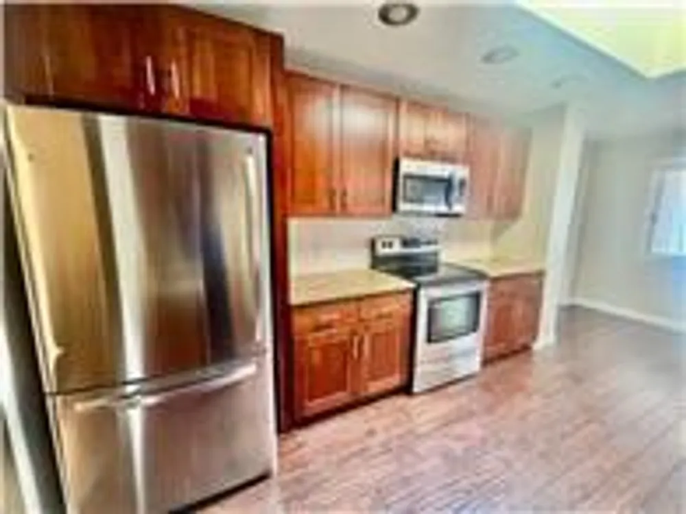 2575 Heritage Dr, Mendota Heights, MN 55120