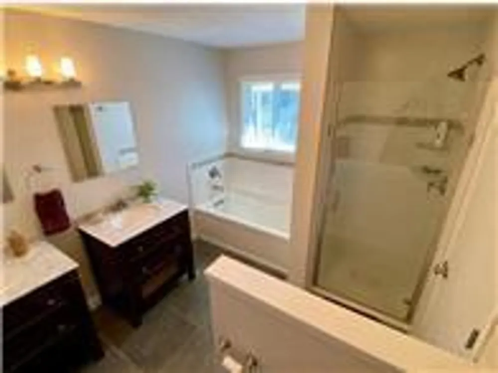 2575 Heritage Dr, Mendota Heights, MN 55120