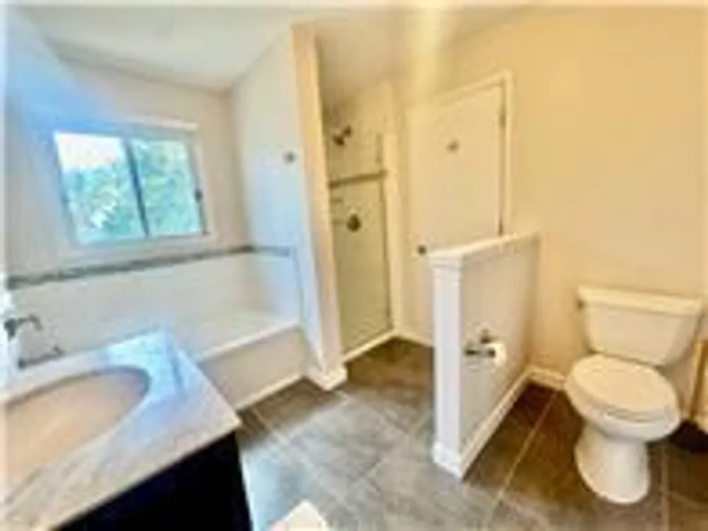2575 Heritage Dr, Mendota Heights, MN 55120