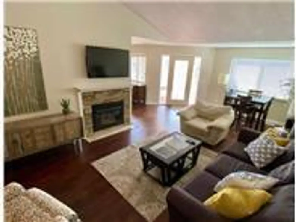 2575 Heritage Dr, Mendota Heights, MN 55120