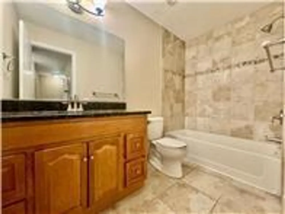 2575 Heritage Dr, Mendota Heights, MN 55120