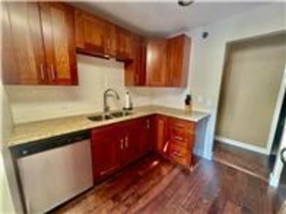 2575 Heritage Dr, Mendota Heights, MN 55120