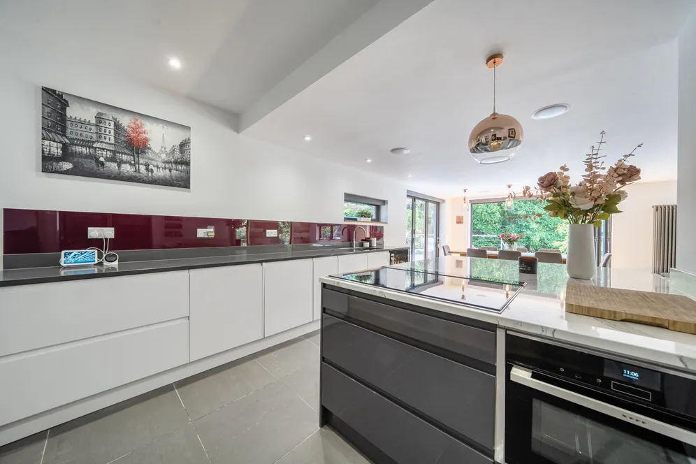 Blackhouse Road, Colgate, RH13 photo 7