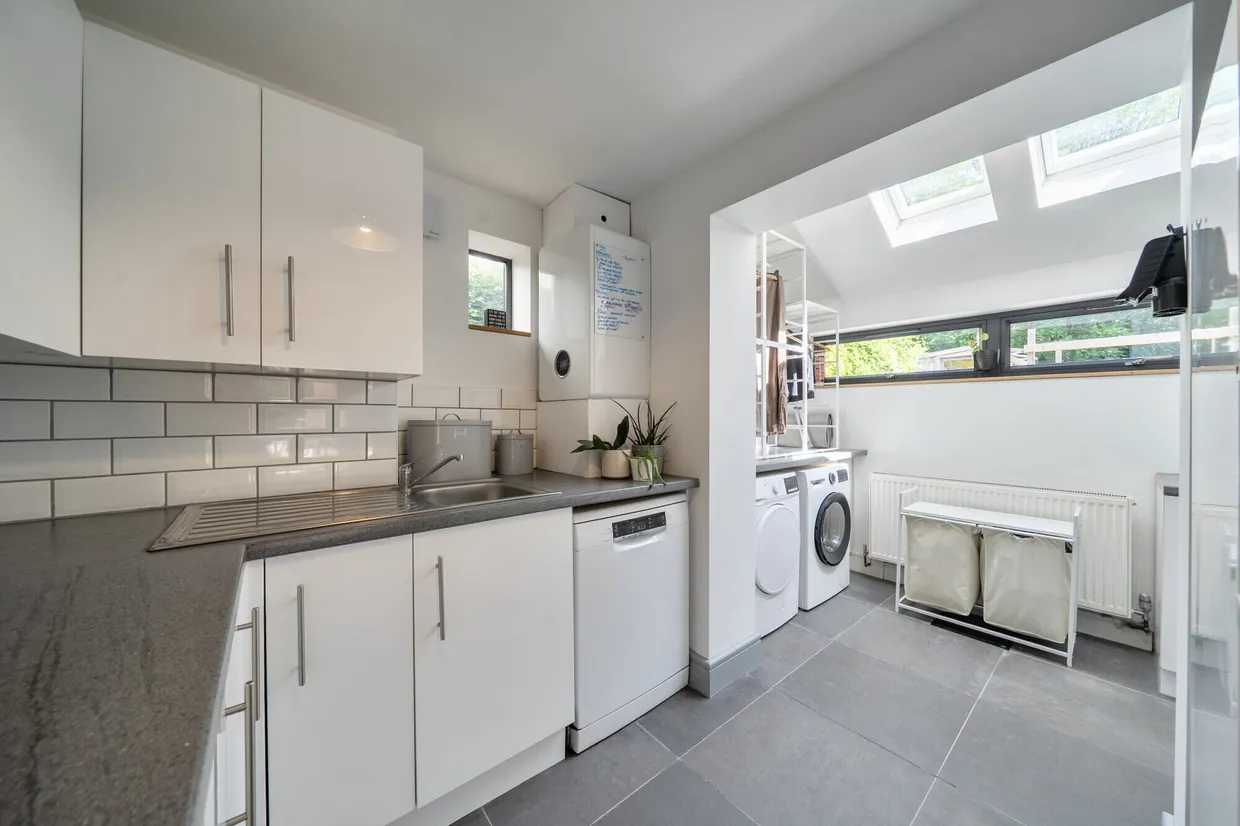 Blackhouse Road, Colgate, RH13 photo 8