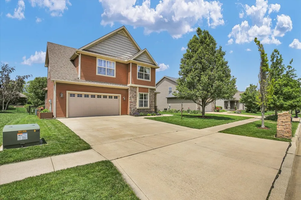 1211 Fieldstone Dr, Savoy, IL 61874