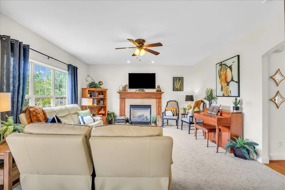 1211 Fieldstone Dr, Savoy, IL 61874