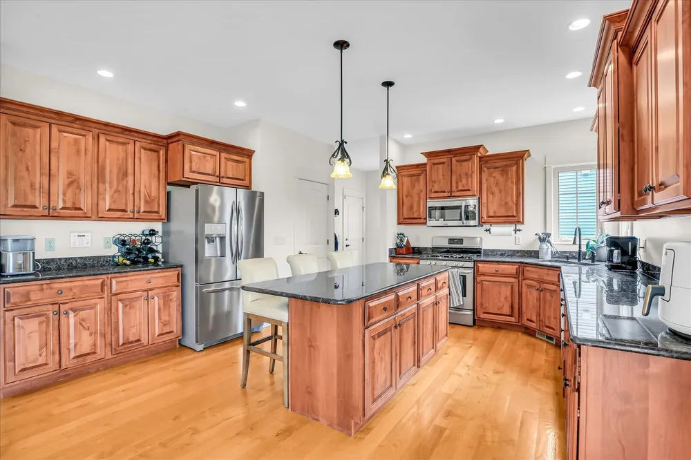 1211 Fieldstone Dr, Savoy, IL 61874