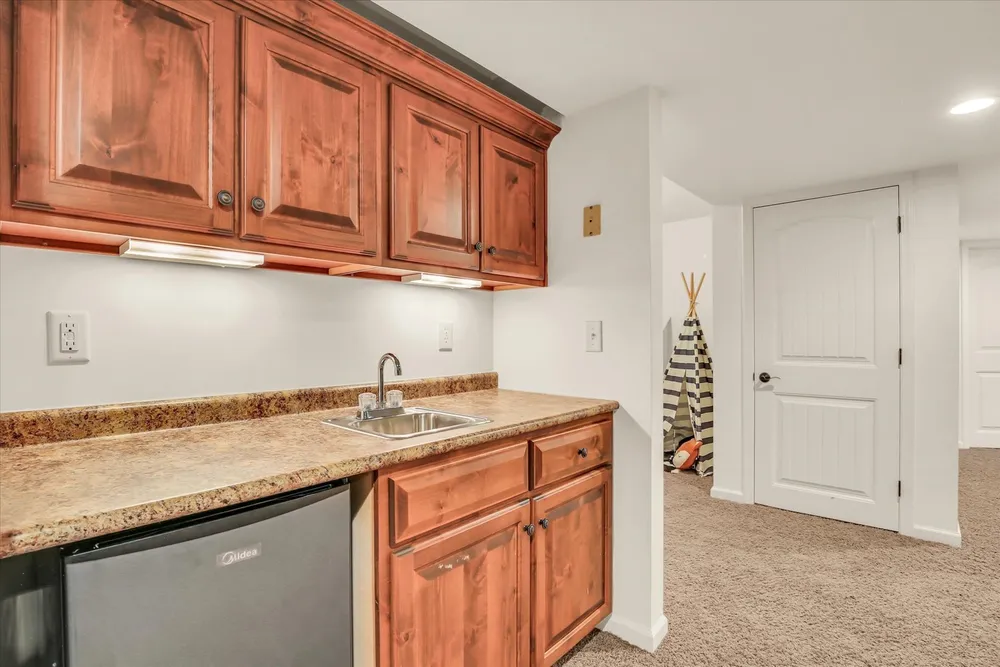 1211 Fieldstone Dr, Savoy, IL 61874
