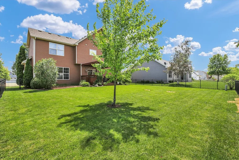 1211 Fieldstone Dr, Savoy, IL 61874